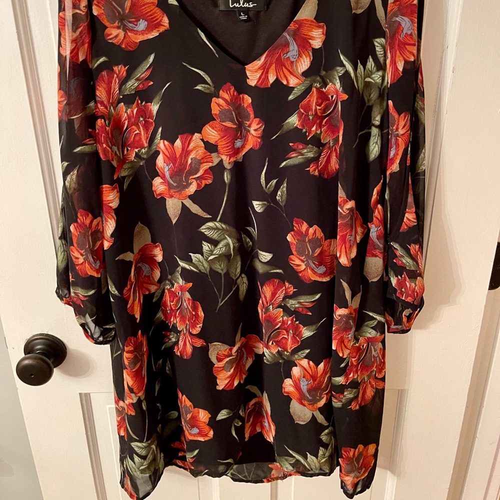 Lulus’s black chiffon shift dress